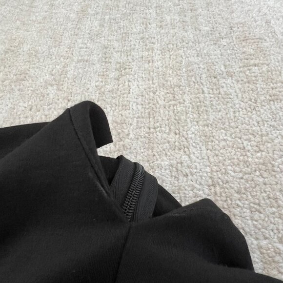 T Tahari Black Short Sleeve V Neck Knit Midi Dress 6 - Picture 7 of 9